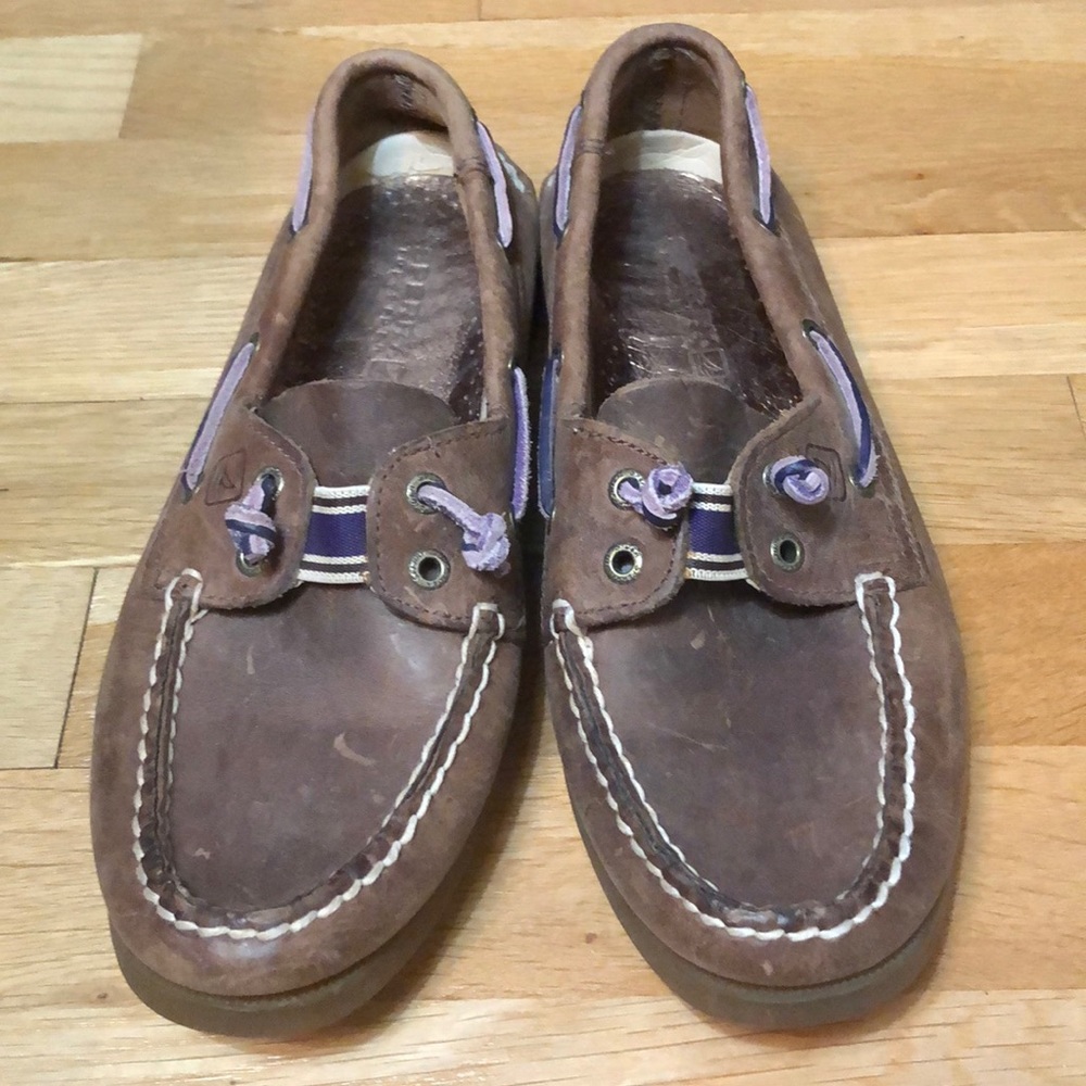 Sperry Women’s brown leather boat shoes with purple accents size 7.5
